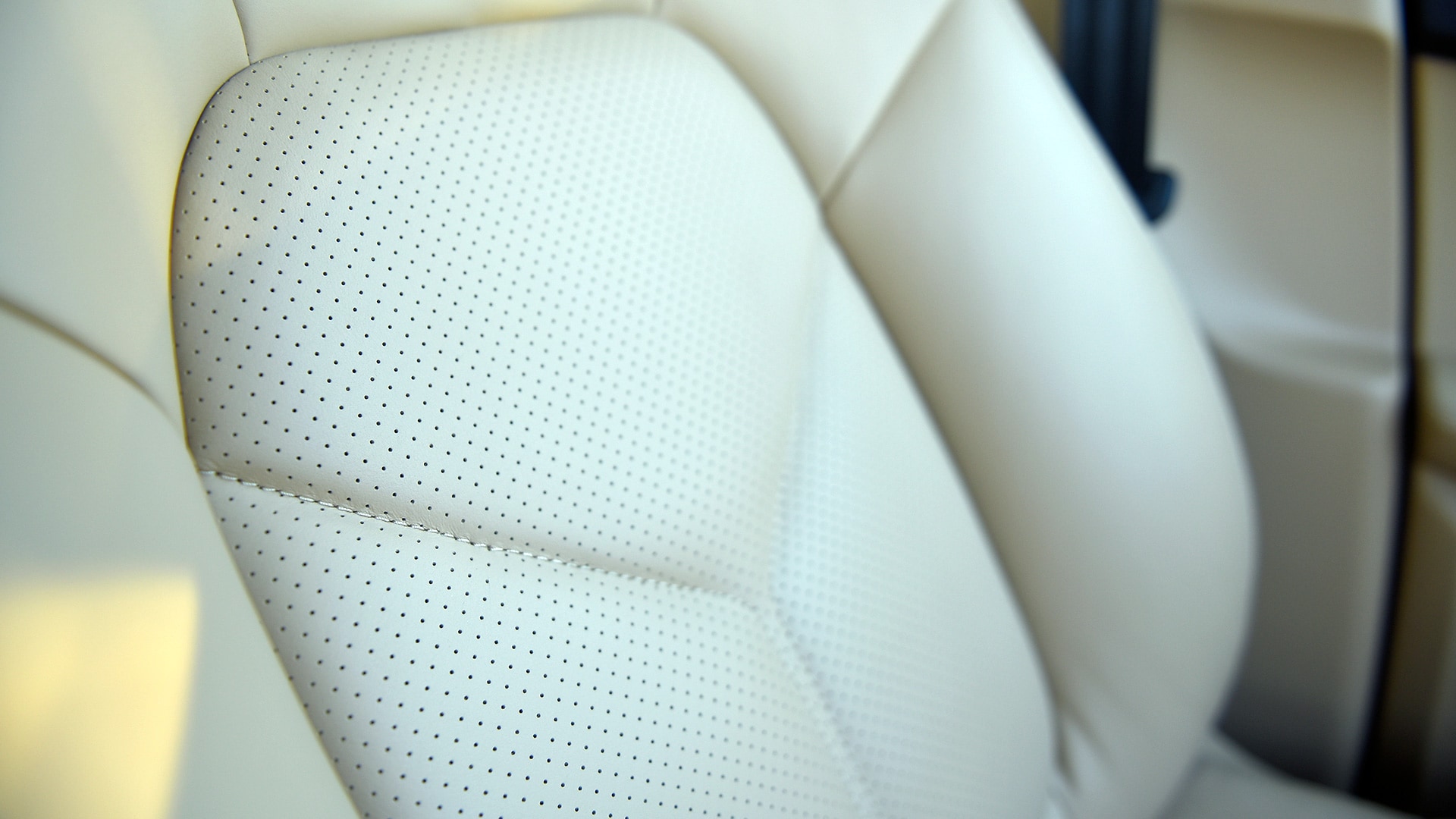 Porsche Macan 2016 R4 Interior